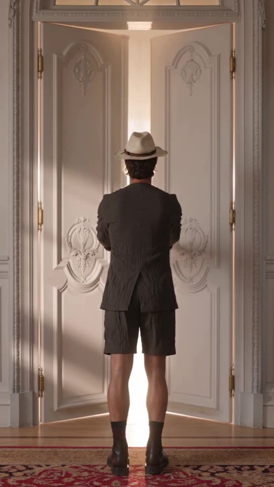 AI film scene: Suite door